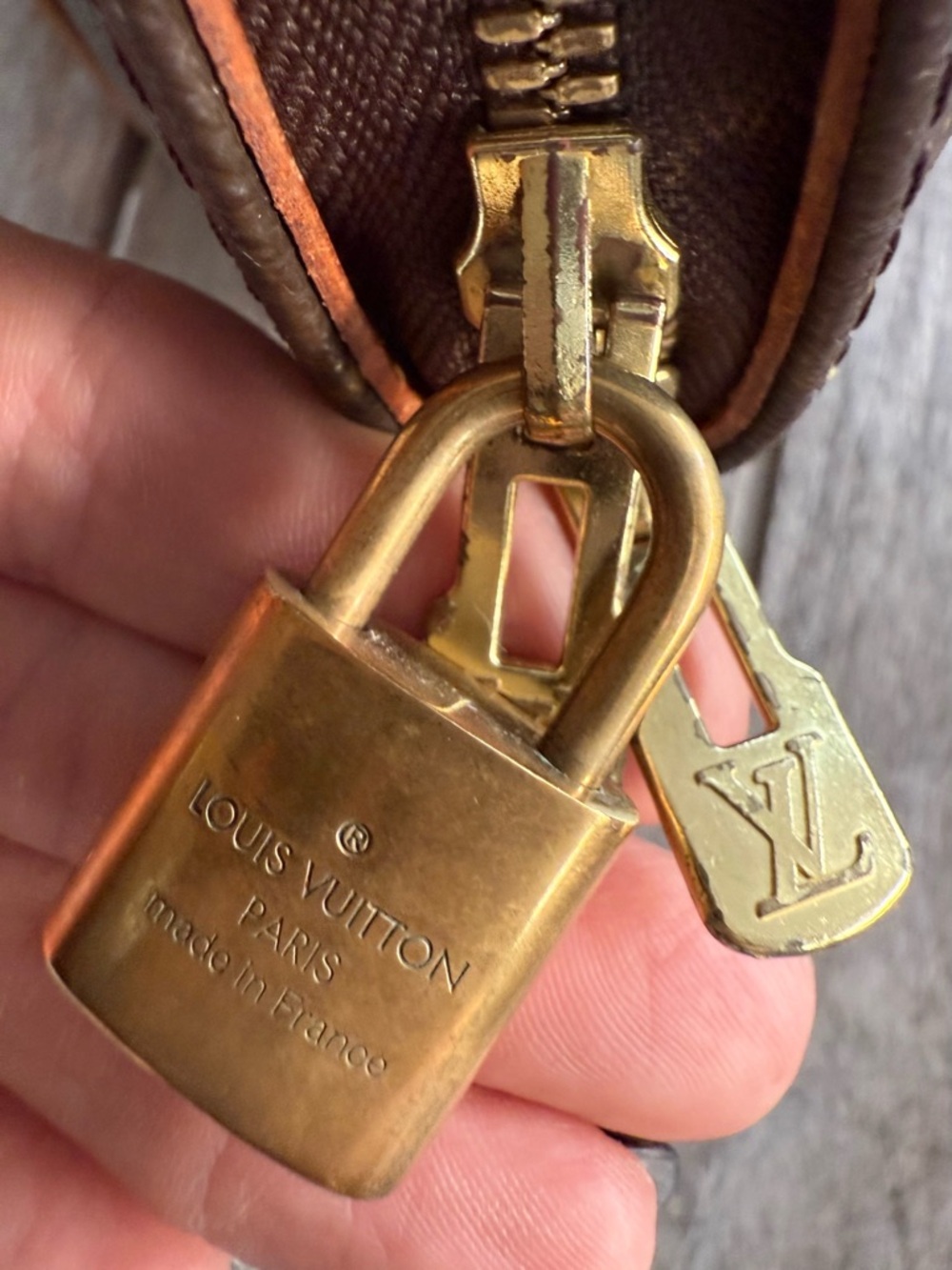 Louis Vuitton Ellipse PM Monogram Canvas Handbag Authentic Clean Interior No Key - Picture 15 of 16
